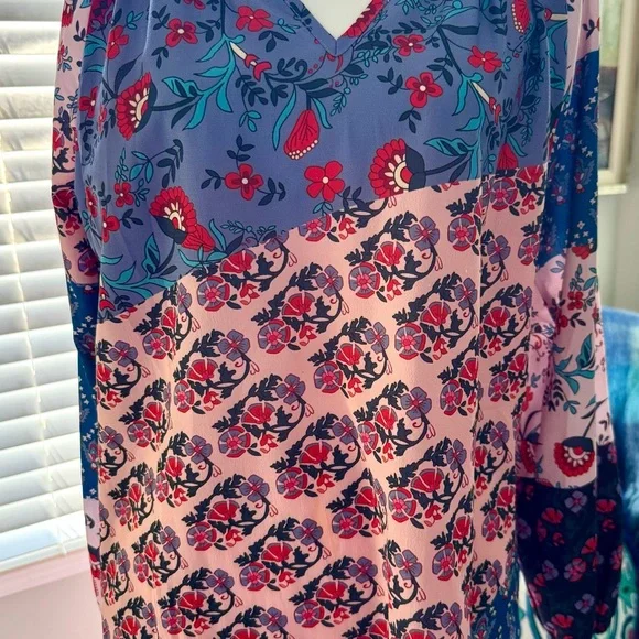 Be Happy Boutique Block print Top- size Med - Picture 2 of 7